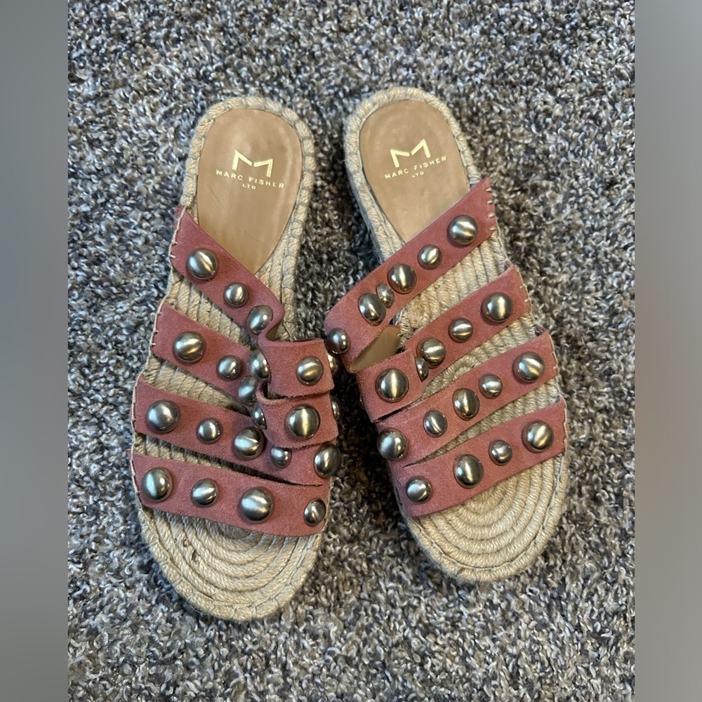 5/$25 Marc Fisher fashion sandal with large silver studs size 7.5 - Picture 2 of 6